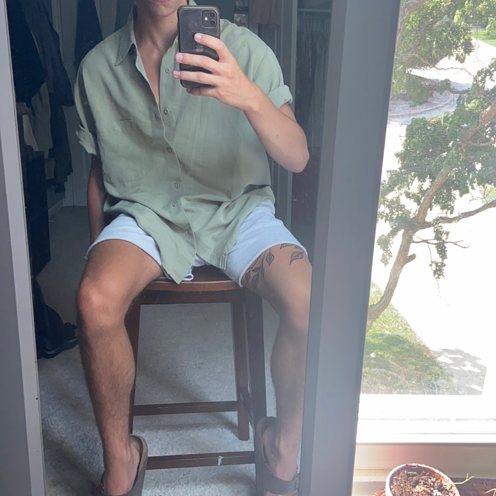 Large J. Ferrar pastel green button up tee